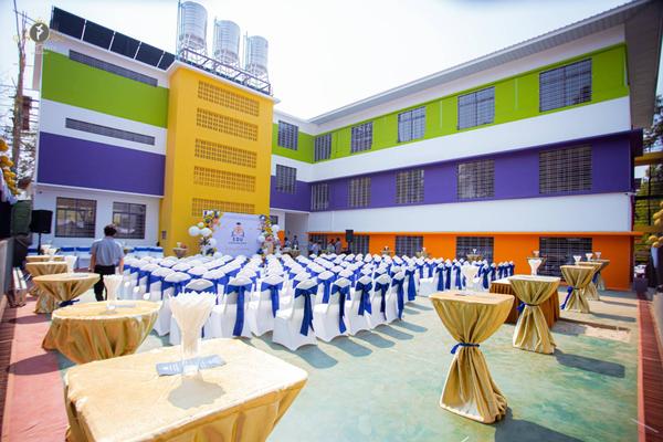 Guests, staff and families at the school opening ceremony, photo 1