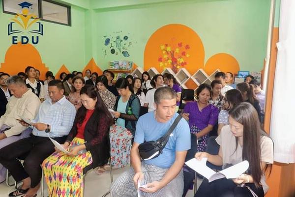 Parents and teachers at orientation day, photo 4